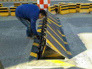 电动破胎器仁为毛尖液压路障机系列 苏州路障设备的卓越性能与应用