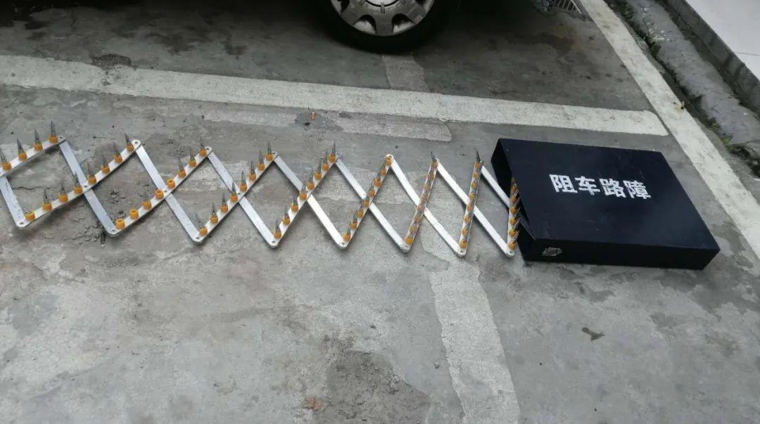 驾驶人醉驾强行冲卡，池州交警巧用破胎器成功拦截